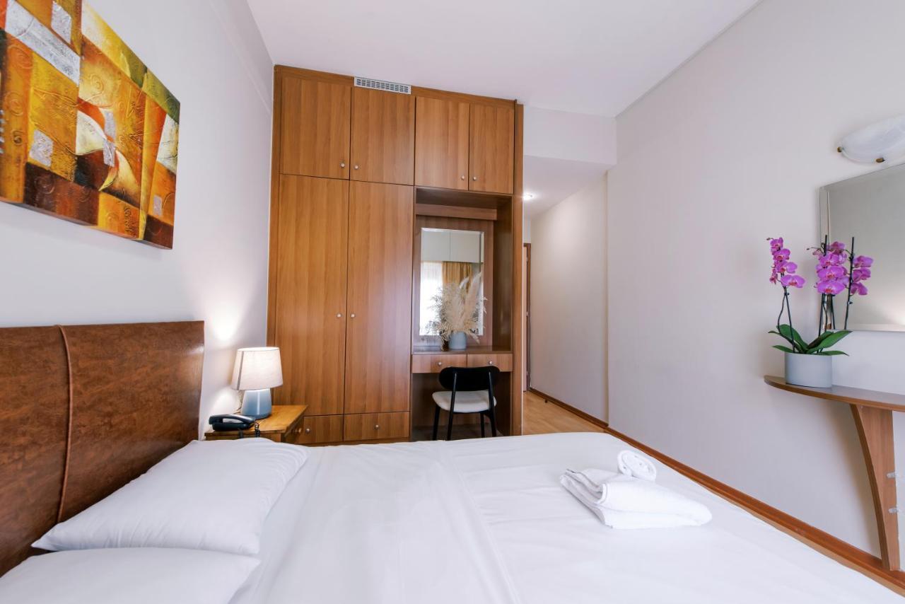 Hotel Cronos อาร์ตา ภายนอก รูปภาพ