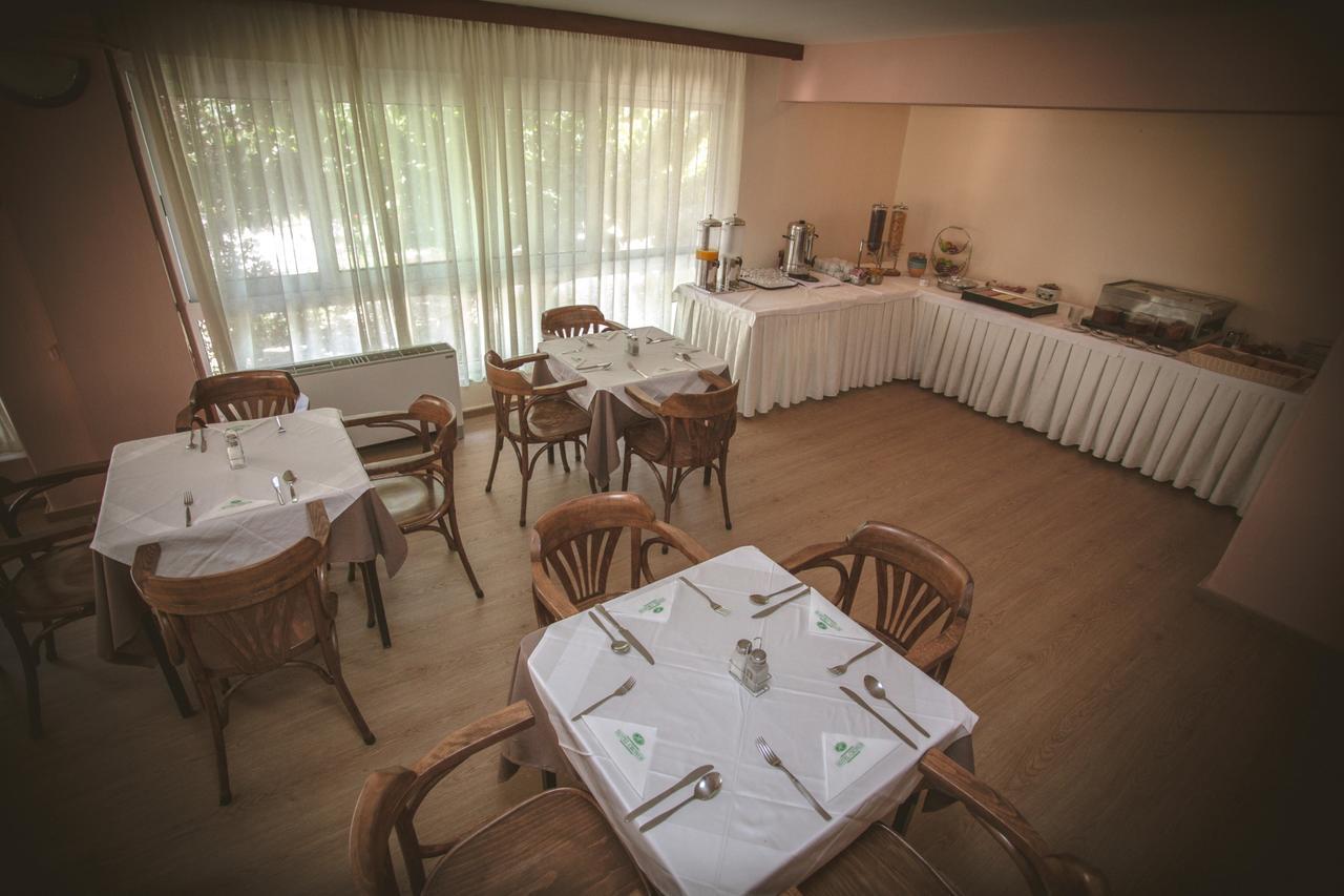 Hotel Cronos อาร์ตา ภายนอก รูปภาพ